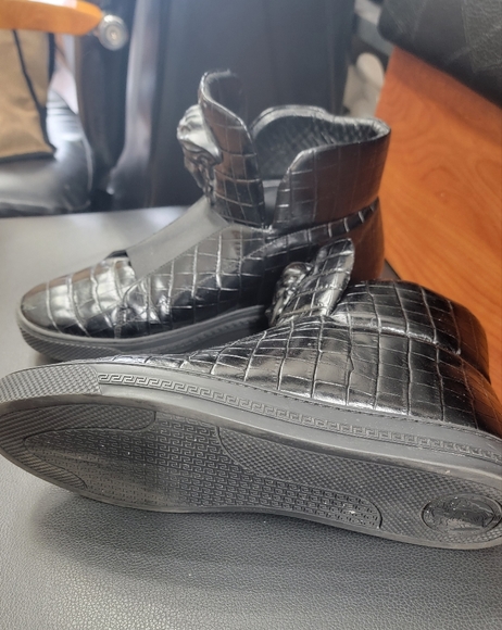 AUTHENTIC VERSACE - Picture 3 of 5